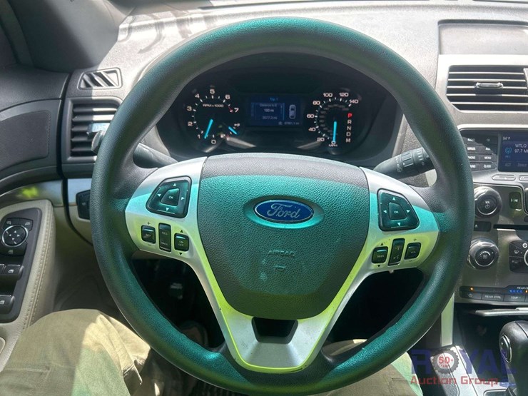 2015-ford-explorer-image-10