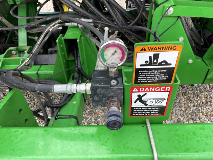 2017-john-deere-1990-image-18
