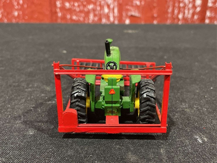 john-deere-3010-image-4