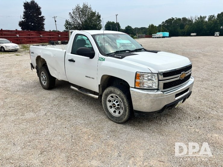 2013-chevrolet-3500hd-image-1