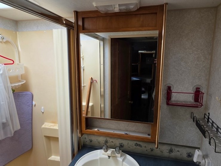 2003-fleetwood-2-axle-camper-(title)-image-52