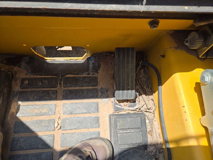 2014-new-holland-c238-image-13