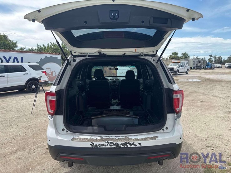 2016-ford-explorer-image-23