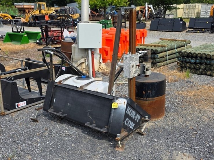 skidloader-bucket-w/hydraulic-attachment-image-2