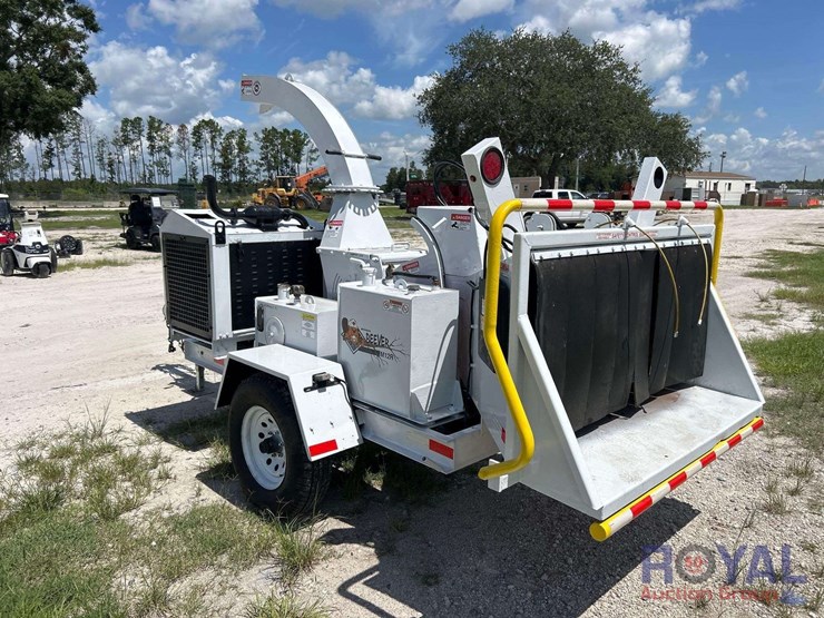 2017-e-z-beever-m12r-towable-brush-chipper-image-4