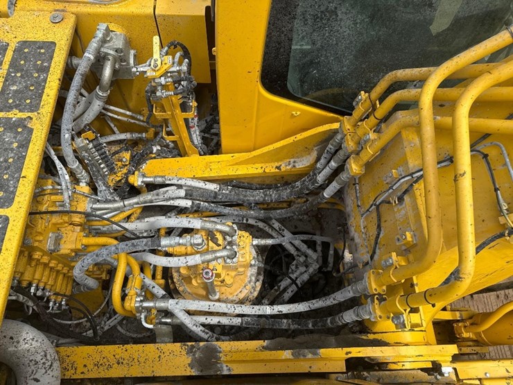 2023-komatsu-pc360-lc-11-image-21