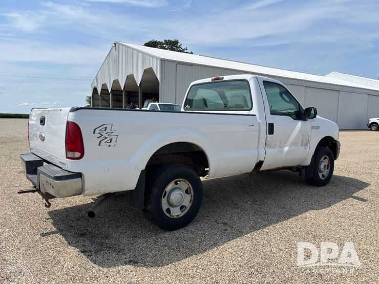 2005-ford-f250-xl-image-10
