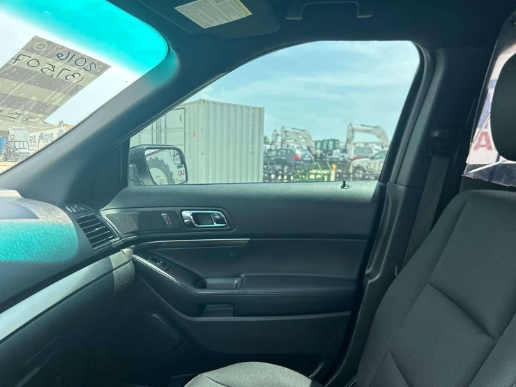 2016-ford-explorer-image-18