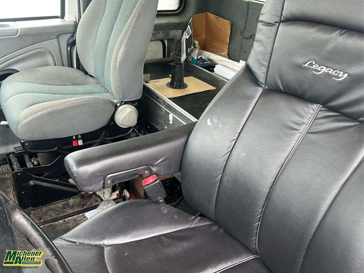 2006-international-durastar-4300-image-10