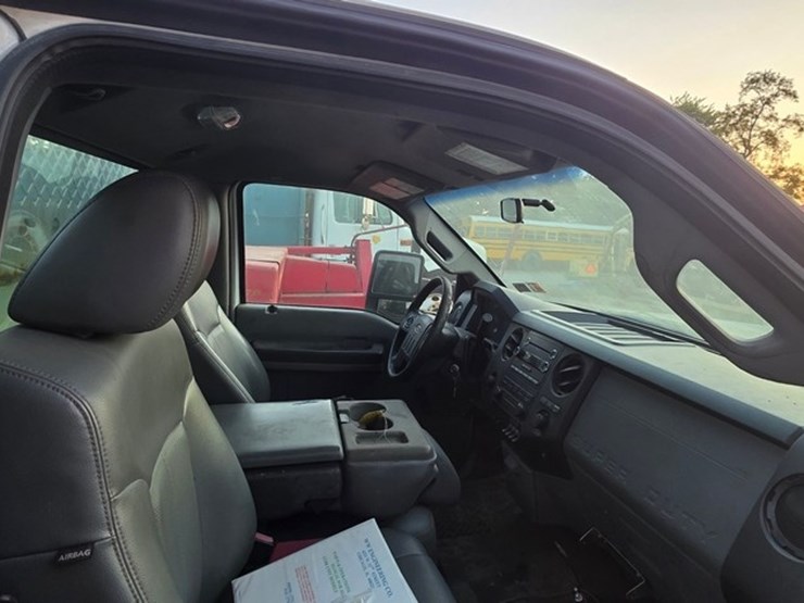 2010-ford-f550-image-51