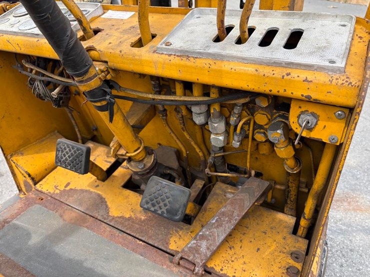 caterpillar-t50b-image-9