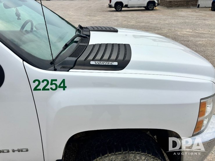 2013-chevrolet-3500hd-image-44
