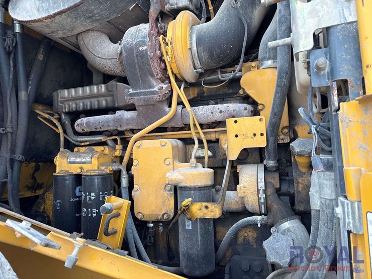 2011-deere-844k-image-22