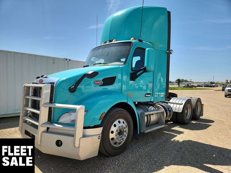 2019-peterbilt-579-image-1