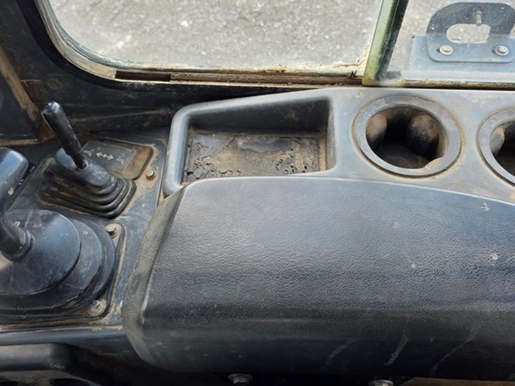2014-deere-700k-lgp-image-76
