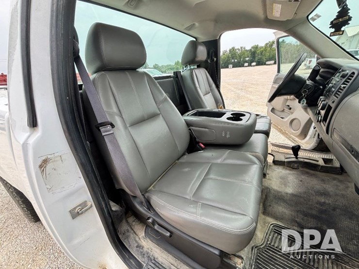 2013-chevrolet-3500hd-image-56