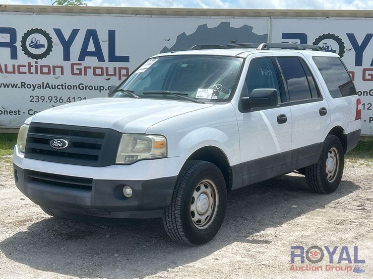 2013-ford-expedition-xlt-image-1