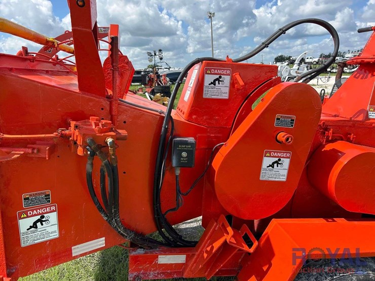 2016-e-z-beever-m12r-towable-brush-chipper-image-10