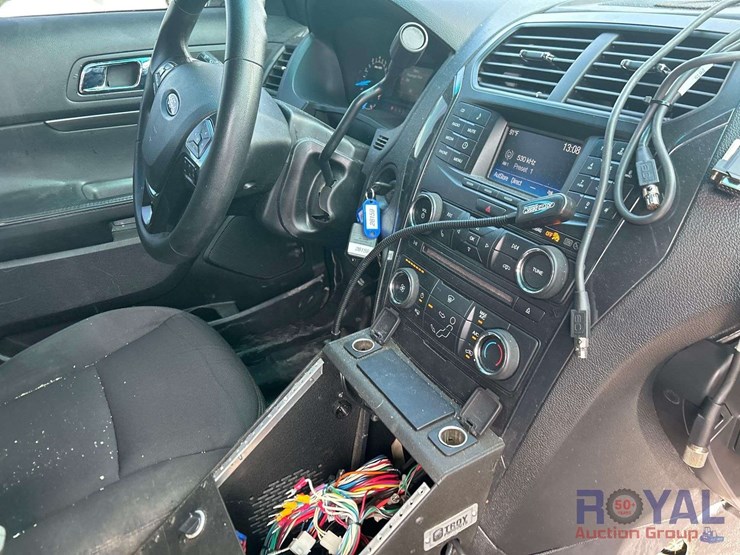 2016-ford-explorer-image-23