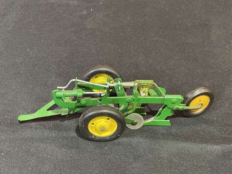 john-deere-16-image-10