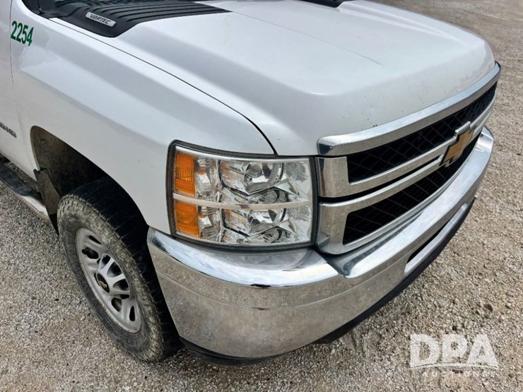 2013-chevrolet-3500hd-image-45