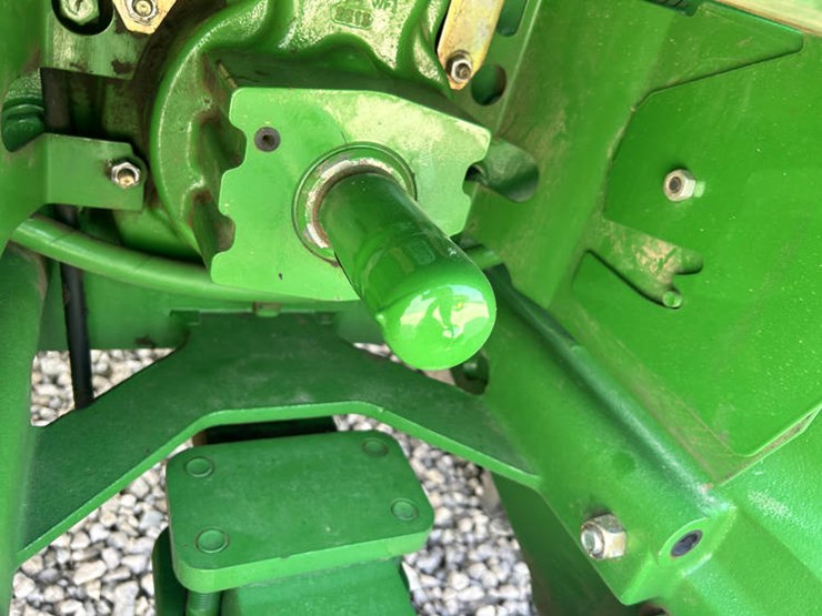 2012-john-deere-8285r-image-32