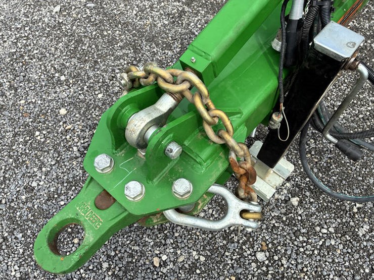 2023-john-deere-2510h-image-14