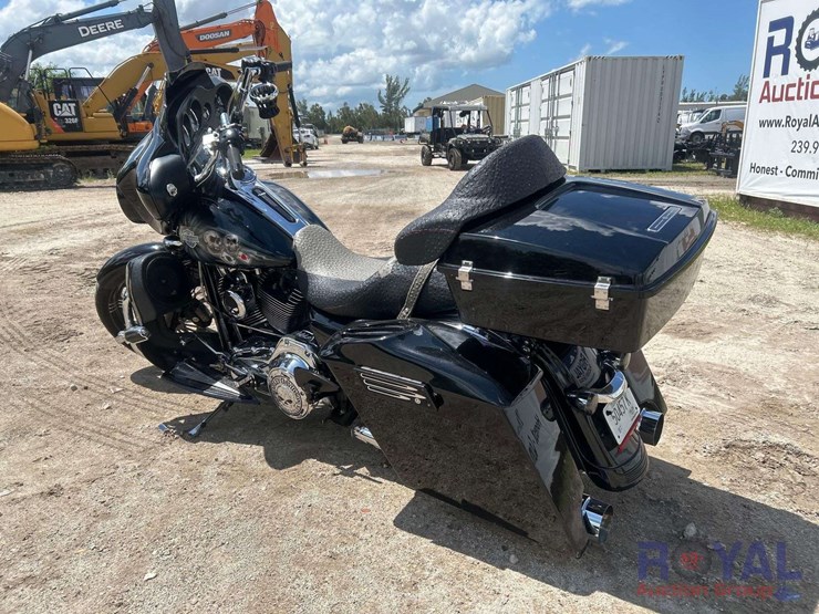 2012-harley-davidson-flhx-street-glide-motorcycle-image-4