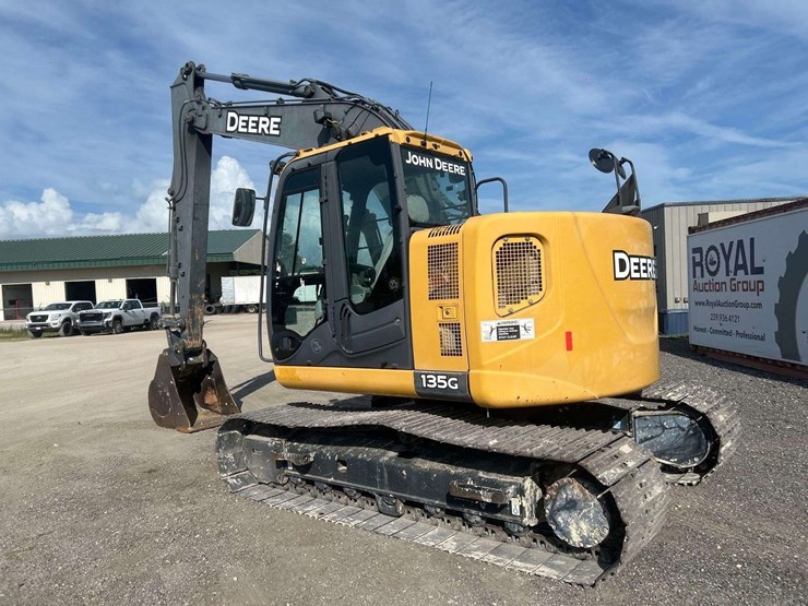 2015-deere-135g-image-4