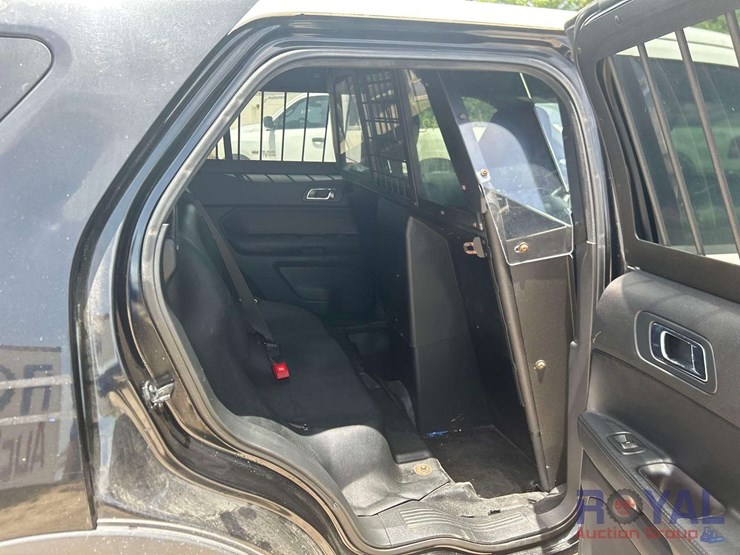 2017-ford-explorer-image-22