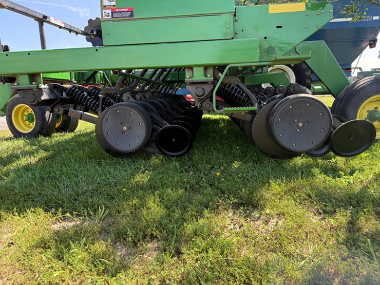 john-deere-1560-image-11