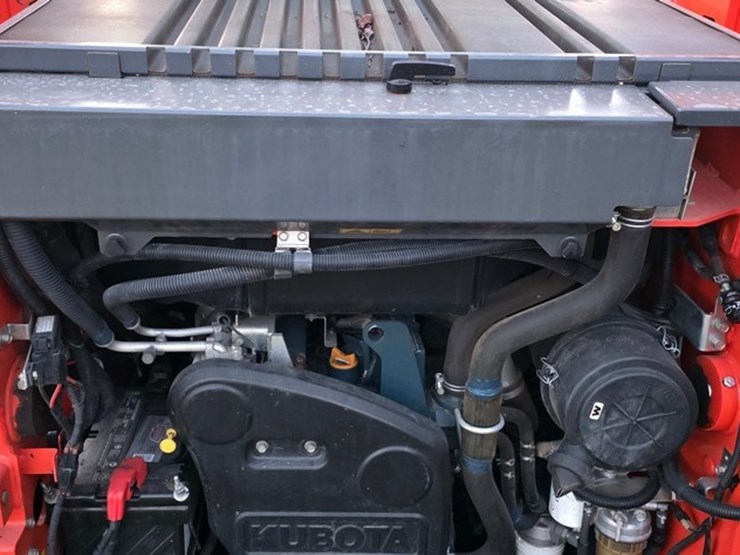 2016-kubota-ssv75-image-39