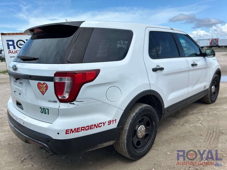 2016-ford-explorer-image-3