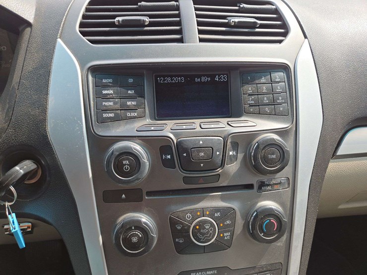 2014-ford-explorer-image-10