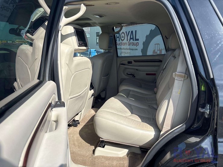 2006-cadillac-escalade-image-16