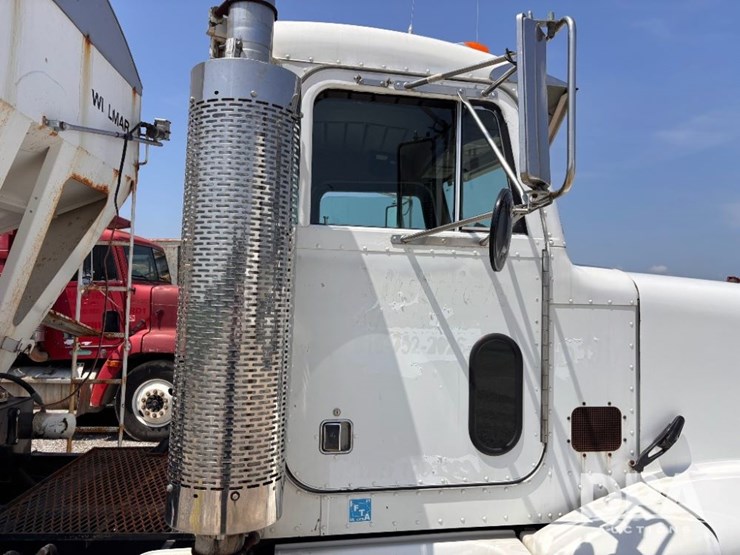 1996-peterbilt-377-image-50
