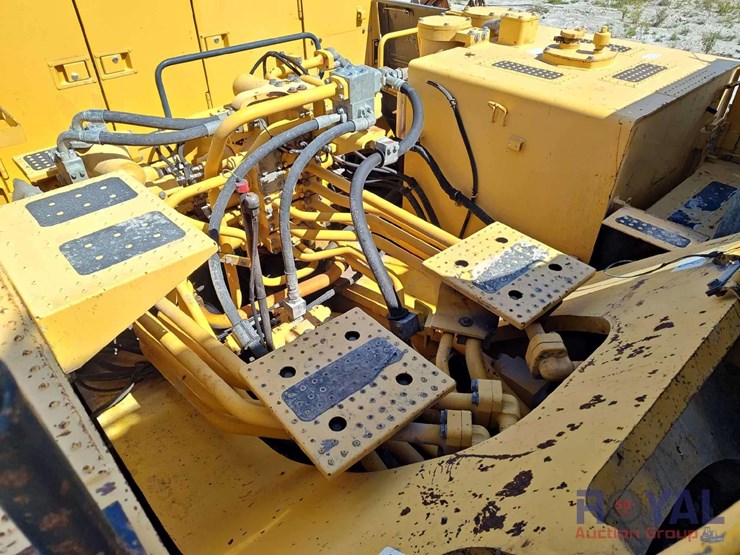 2016-komatsu-pc1250-image-47