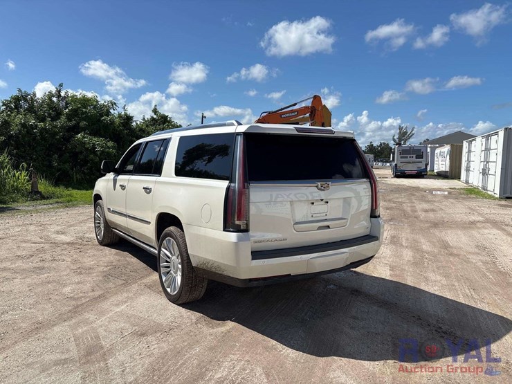 2015-cadillac-escalade-esv-platinum-image-4