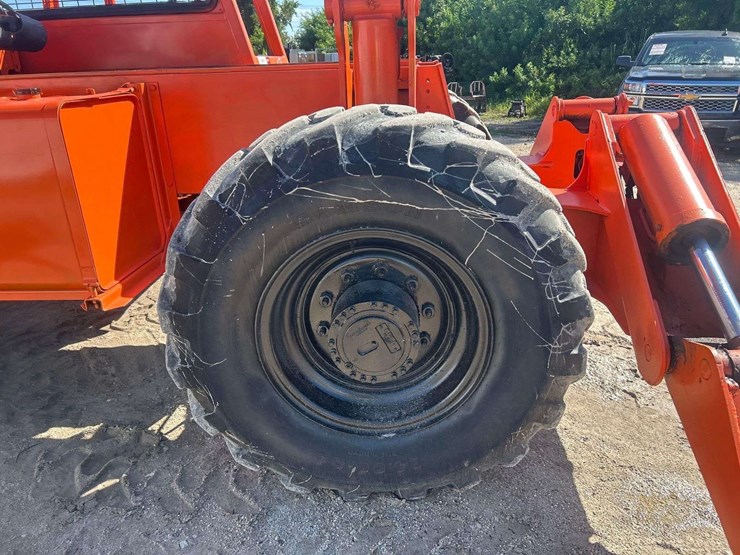 lull-highlander-1044c-54-series-ii-10,000lb-4x4-rough-terrain-telehandler-image-17