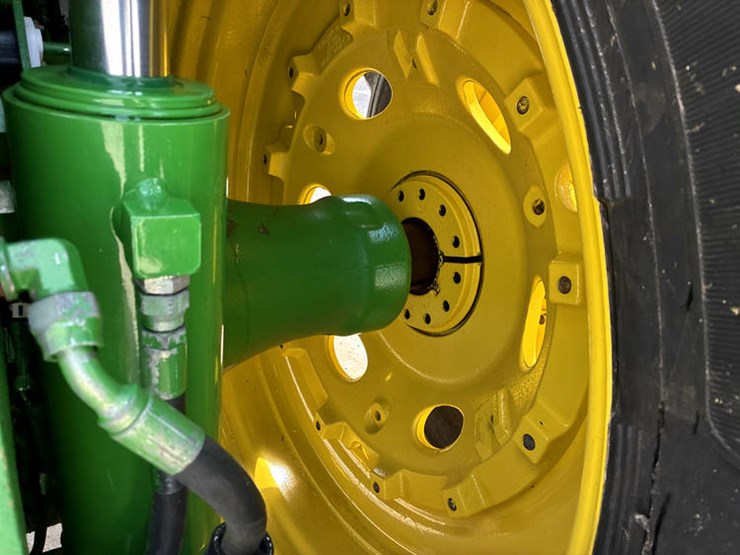 2014-john-deere-8285r-image-67