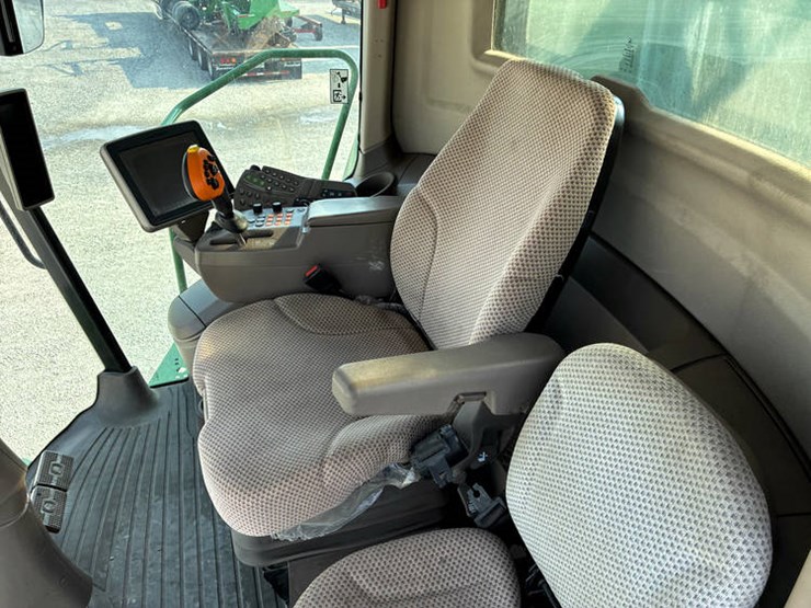 2014-john-deere-s690-image-96