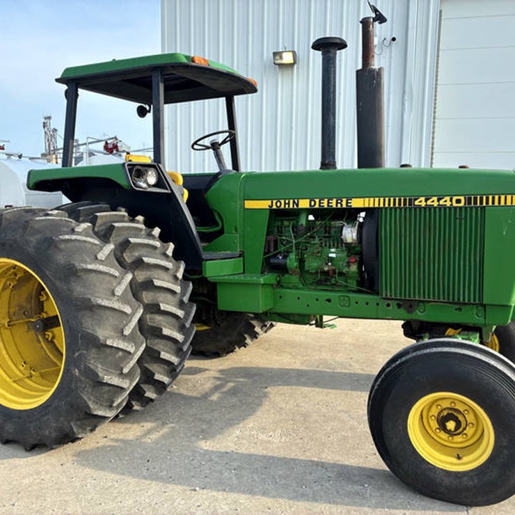 1982 JOHN DEERE 4440