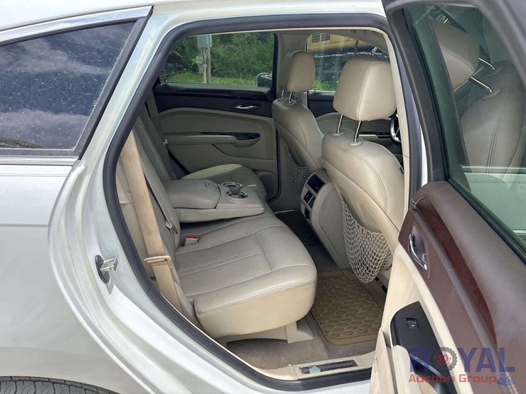 2013-cadillac-srx-image-25