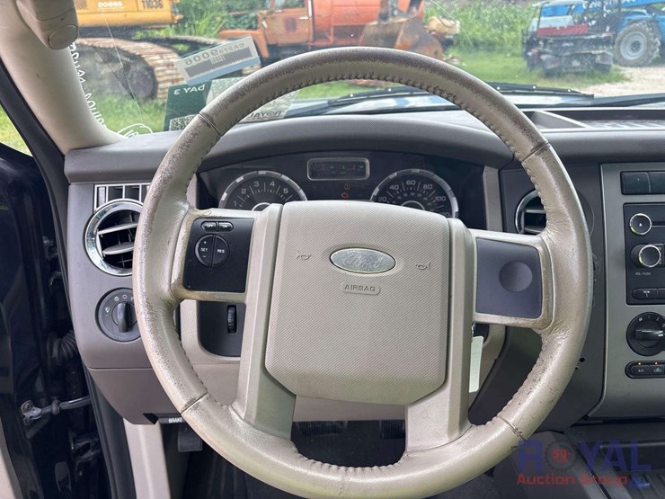 2010-ford-expedition-image-13