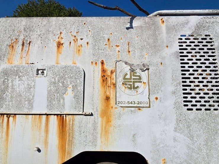2002-freightliner-fl70-image-13