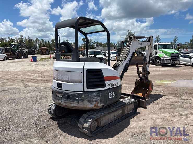 2017-bobcat-e32i-image-3