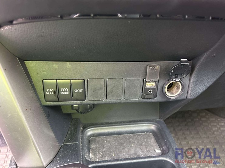 2018-toyota-rav4-image-19