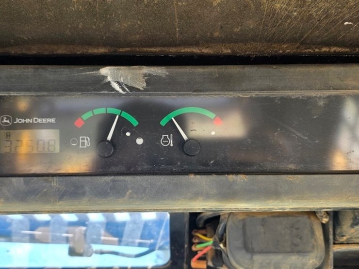2007-deere-ct332-image-49
