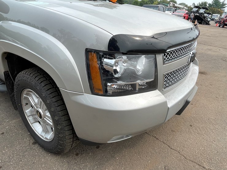 2008-chevrolet-suburban-image-46