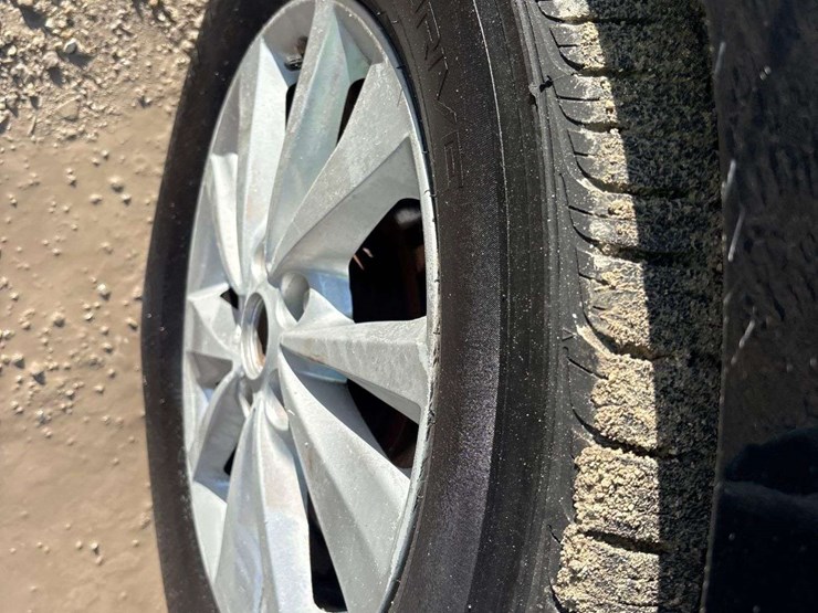 2015-kia-sedona-image-28